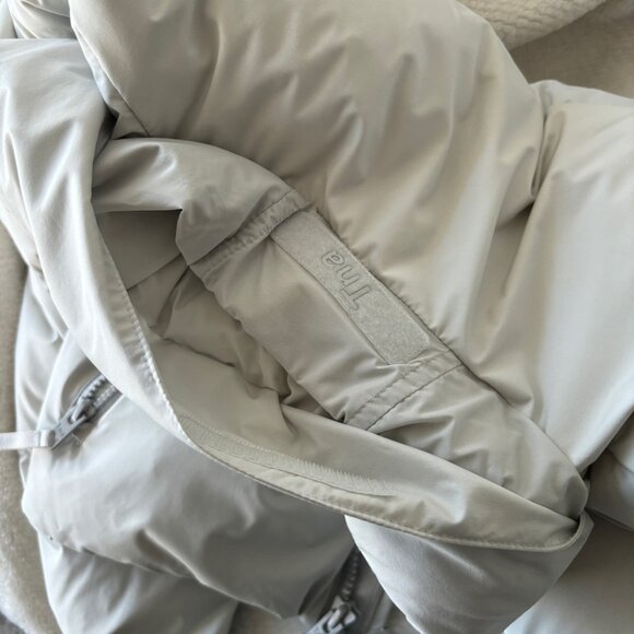 Aritzia TNA the Mega Puff Short Jacket - Picture 7 of 14